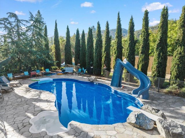 5153 Old Stage Road, Central Point, OR 97502