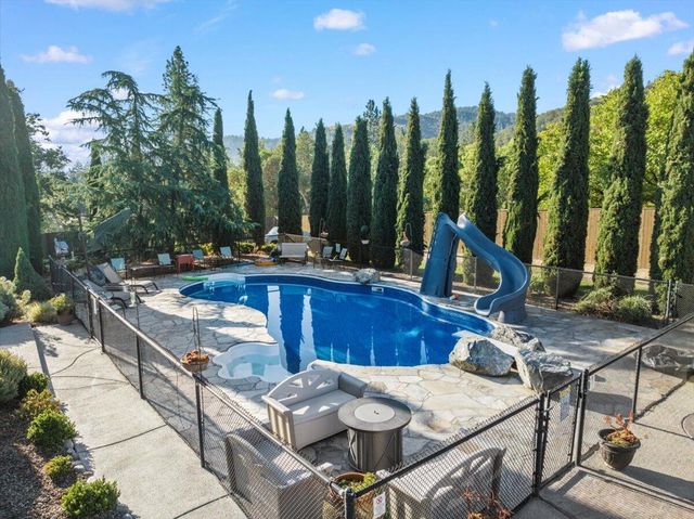 5153 Old Stage Road, Central Point, OR 97502