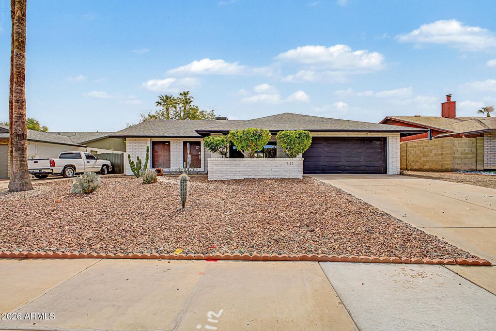 711 W STRAHAN Drive, Tempe, AZ 85283 — exterior
