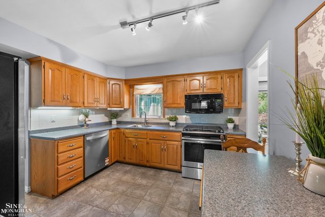 21615 Alexander Street, St Clair Shores, MI 48081