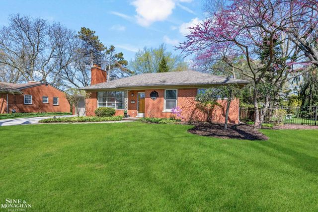 21615 Alexander Street, St Clair Shores, MI 48081