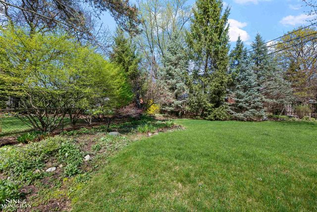 21615 Alexander Street, St Clair Shores, MI 48081