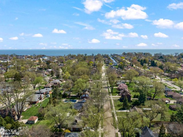 21615 Alexander Street, St Clair Shores, MI 48081
