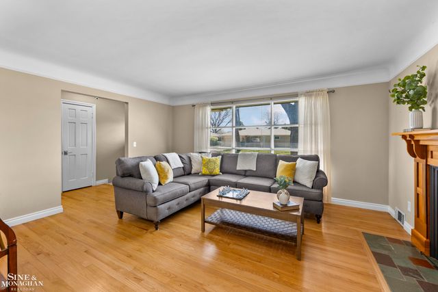 21615 Alexander Street, St Clair Shores, MI 48081