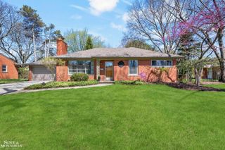 21615 Alexander Street, St Clair Shores, MI 48081