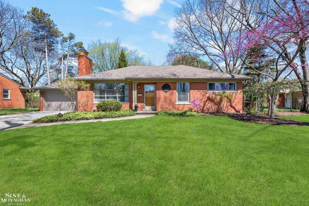 21615 Alexander Street, St Clair Shores, MI 48081