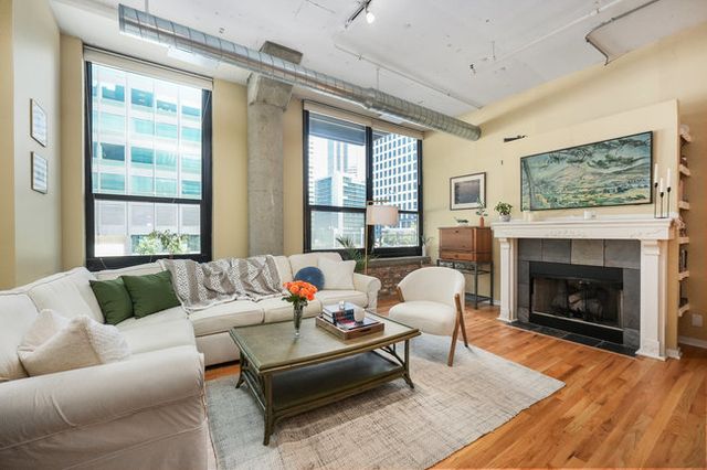 130 S CANAL Street 217, Chicago, IL 60606