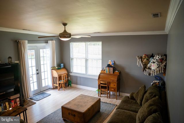 144 LAKESIDE DR, Atco, NJ 08004