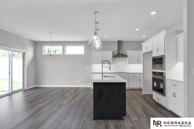 9715 S 123rd Avenue, Papillion, NE 68046