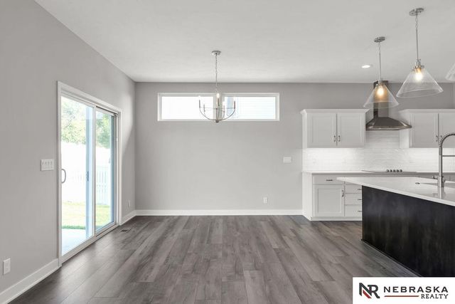 9715 S 123rd Avenue, Papillion, NE 68046
