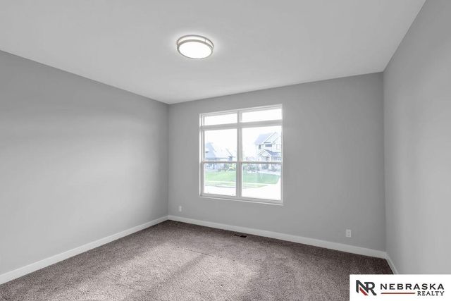 9715 S 123rd Avenue, Papillion, NE 68046