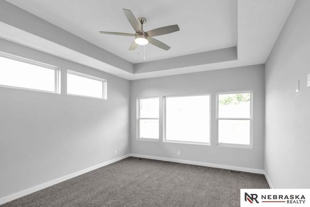 9715 S 123rd Avenue, Papillion, NE 68046