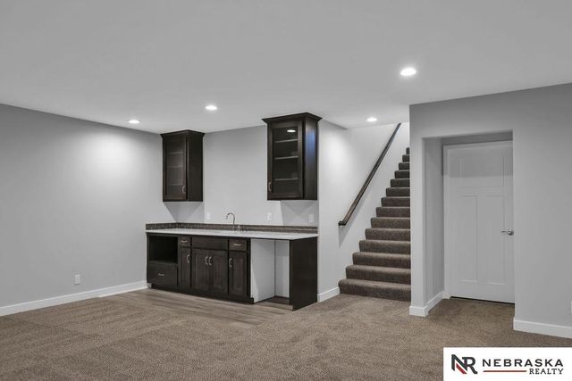 9715 S 123rd Avenue, Papillion, NE 68046