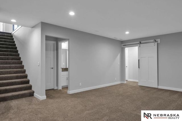 9715 S 123rd Avenue, Papillion, NE 68046