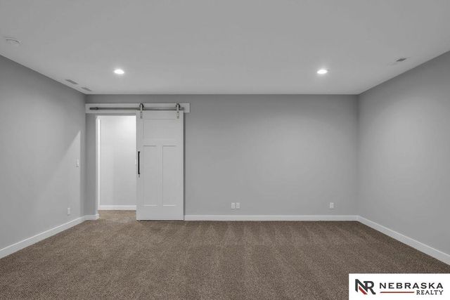 9715 S 123rd Avenue, Papillion, NE 68046