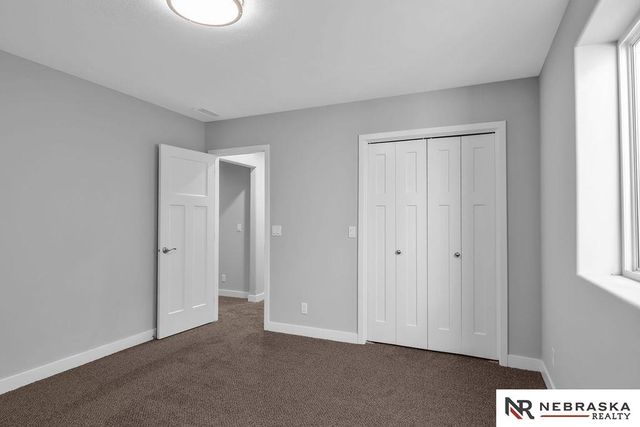 9715 S 123rd Avenue, Papillion, NE 68046