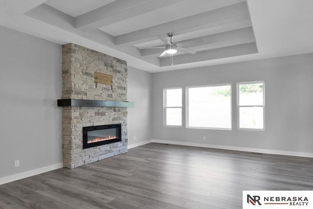 9715 S 123rd Avenue, Papillion, NE 68046