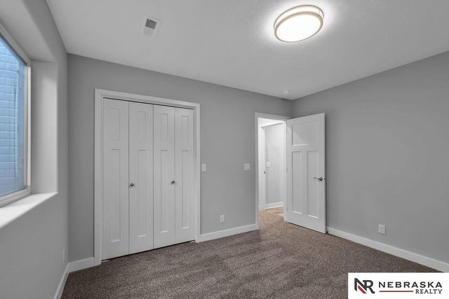 9715 S 123rd Avenue, Papillion, NE 68046