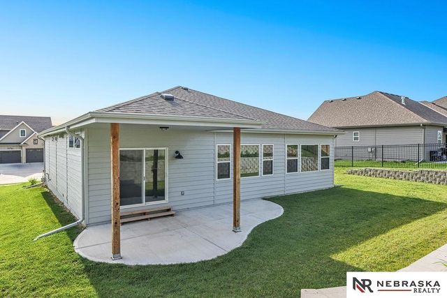9715 S 123rd Avenue, Papillion, NE 68046
