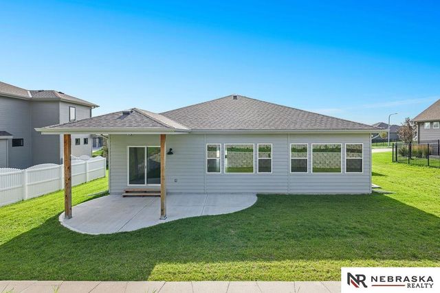 9715 S 123rd Avenue, Papillion, NE 68046