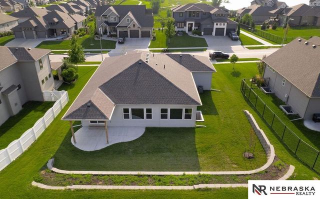 9715 S 123rd Avenue, Papillion, NE 68046