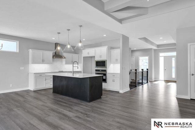 9715 S 123rd Avenue, Papillion, NE 68046
