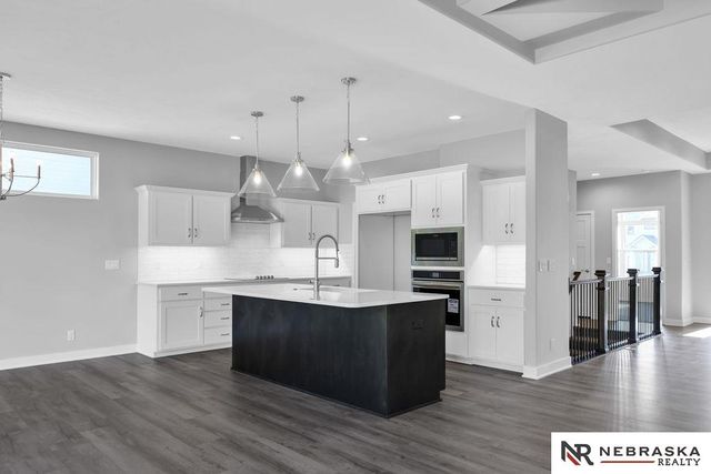9715 S 123rd Avenue, Papillion, NE 68046