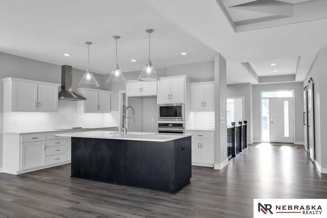 9715 S 123rd Avenue, Papillion, NE 68046