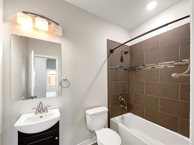 1211 Dacki Avenue, Dallas, TX 75211