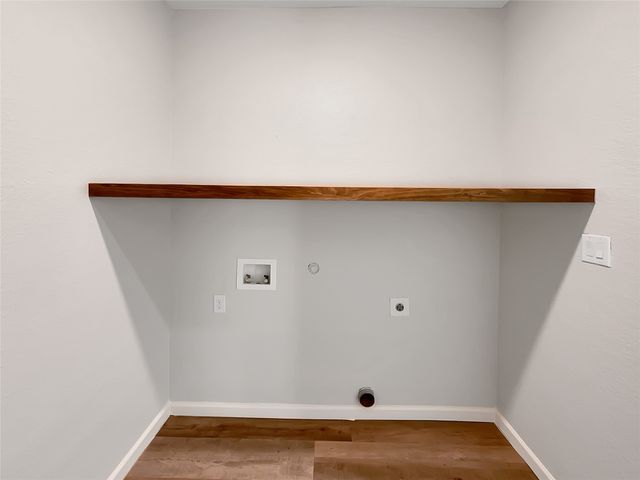 1211 Dacki Avenue, Dallas, TX 75211