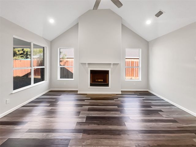 1211 Dacki Avenue, Dallas, TX 75211