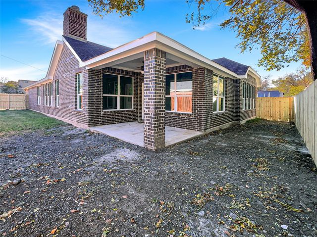 1211 Dacki Avenue, Dallas, TX 75211