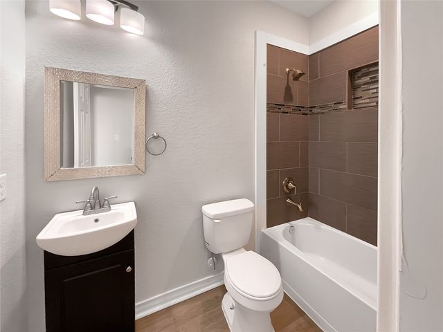 1211 Dacki Avenue, Dallas, TX 75211