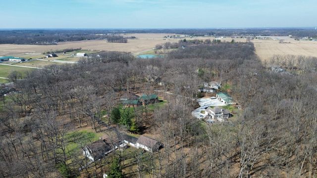 490 W 75 S, Valparaiso, IN 46385