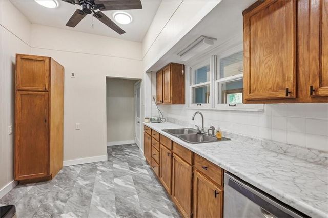 1113 9th Avenue, Leavenworth, KS 66048