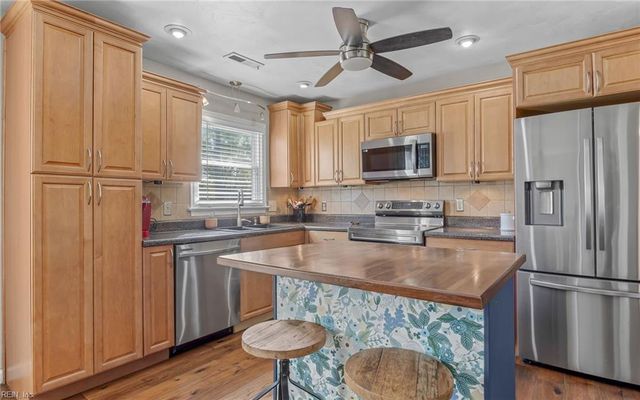 1133 Lowland Cottage LN, Virginia Beach, VA 23454