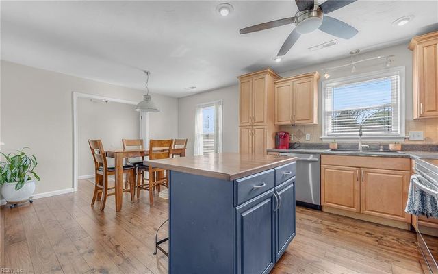 1133 Lowland Cottage LN, Virginia Beach, VA 23454