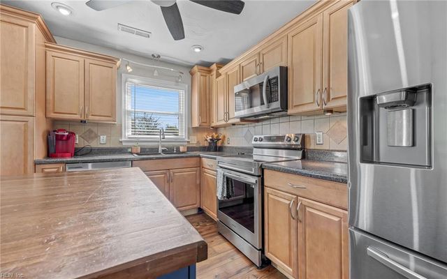 1133 Lowland Cottage LN, Virginia Beach, VA 23454