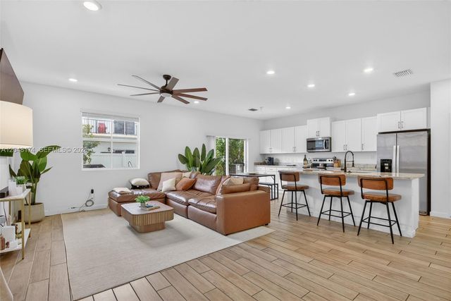 826 SE 17th Street, Homestead, FL 33034