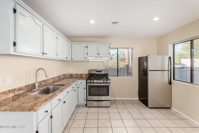 548 S Country Club Road, Tucson, AZ 85716