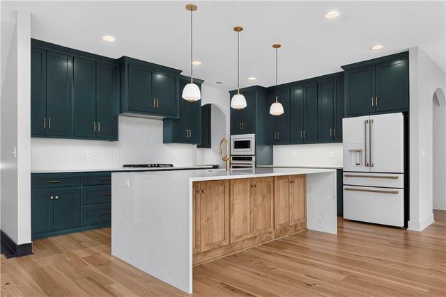 12318 W 169th Terrace, Overland Park, KS 66221