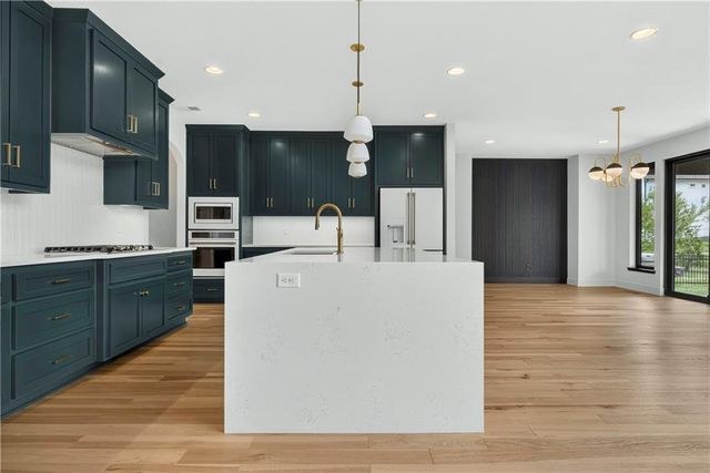 12318 W 169th Terrace, Overland Park, KS 66221