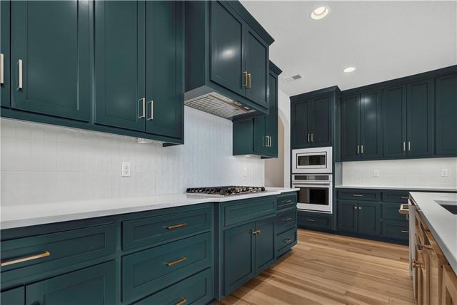12318 W 169th Terrace, Overland Park, KS 66221