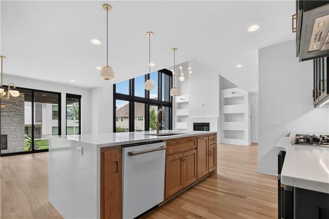 12318 W 169th Terrace, Overland Park, KS 66221