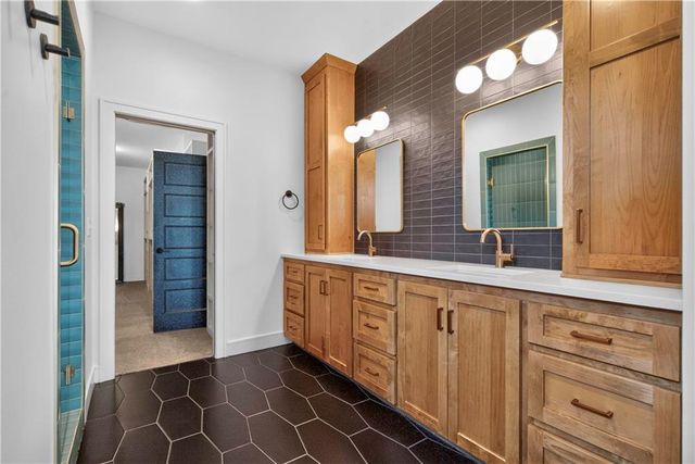 12318 W 169th Terrace, Overland Park, KS 66221