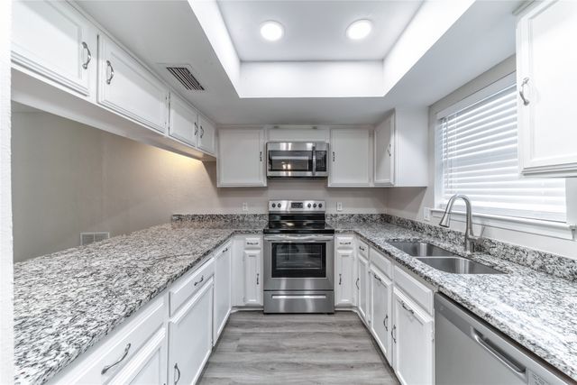 2719 Creek Wood Court, Carrollton, TX 75006