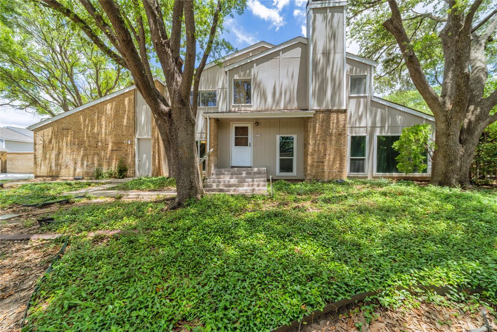 2719 Creek Wood Court, Carrollton, TX 75006