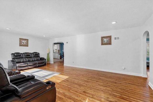 3520 Longwood Avenue, Kansas City, KS 66104