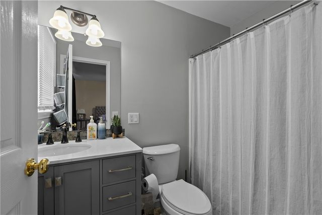 231 Maple Avenue 203, Newport, RI 02840