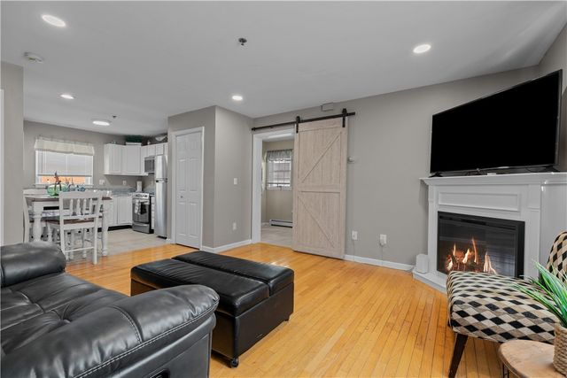 231 Maple Avenue 203, Newport, RI 02840